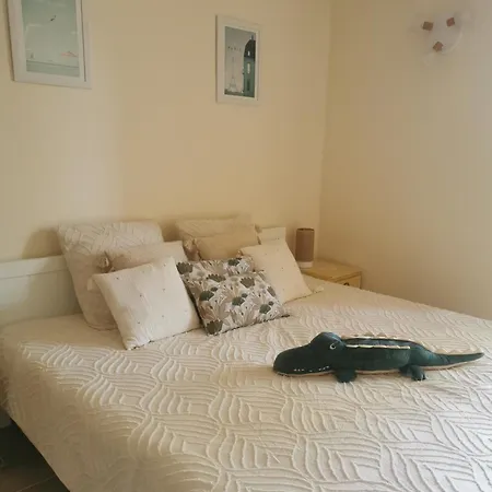 Nimes Les Pins Parking Prive Exterieur Lit King Size 180 Appartement Buitenkant foto